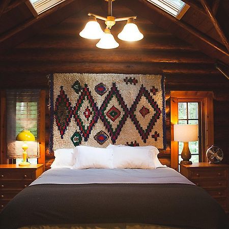 Loloma Lodge And Cabins McKenzie Bridge Экстерьер фото